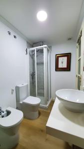 Kúpeľňa v ubytovaní Apartamento con Terraza y Piscina, Baiona
