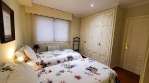 Posteľ alebo postele v izbe v ubytovaní Apartamento con Terraza y Piscina, Baiona