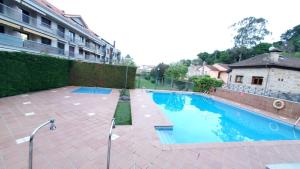 Bazén v ubytovaní Apartamento con Terraza y Piscina, Baiona alebo v jeho blízkosti