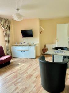 a living room with a table and a couch at Ferienwohnung in der schönen Rhön in Stadtlengsfeld