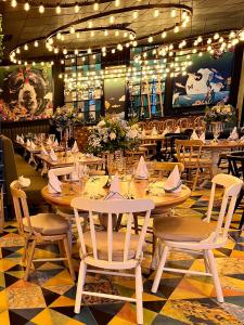 a dining room with wooden tables and chairs at Hotel V1501 in Pasto