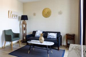 a living room with a couch and a table at Hôtel La Villa Cap d’Antibes in Juan-les-Pins