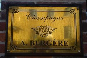 Certifikát, hodnocení, plakát nebo jiný dokument vystavený v ubytování Champagne André Bergère & Suites