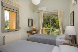 A bed or beds in a room at Gea Maleme