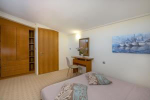 A bed or beds in a room at Gea Maleme