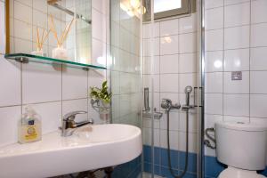 A bathroom at Gea Maleme