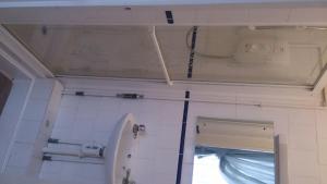 A bathroom at Park Inn Hotel Folkestone 