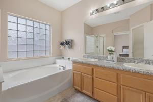 Beautiful Spacious Single Story Vegas Home