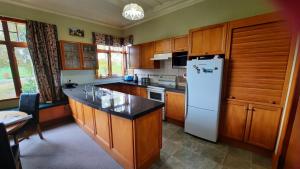 Η κουζίνα ή μικρή κουζίνα στο Greenfield Country Homestay +22 φωτογραφίες