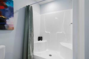 a bathroom with a shower curtain and a sink at 3 King Bedrooms - Beautiful New Port Richey in New Port Richey +28 photos