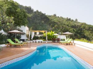 Bazén v ubytování Casa el Mirlo: Paraíso rural con piscina y hermosos jardines en Icod de los Vinos, Tenerife - ES-279-20 nebo v jeho okolí