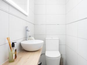 Kúpeľňa v ubytovaní Dúplex Moderno de Lujo con Terraza, Vista al Mar y Wi-Fi 600 mb - ES-279-10