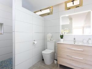 Kúpeľňa v ubytovaní Dúplex Moderno de Lujo con Terraza, Vista al Mar y Wi-Fi 600 mb - ES-279-10