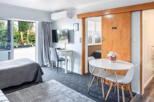 TV a/nebo společenská místnost v ubytování Dunrovin Motel