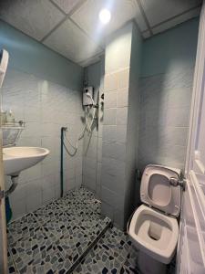 a bathroom with a toilet and a sink at Sötnos in Jomtien Beach