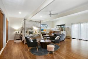 a living room with a bed and a table and chairs at Bluelake Cottage Metung in Metung