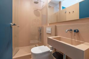 a bathroom with a toilet and a sink and a shower at Hostal Sol y K in Barcelona