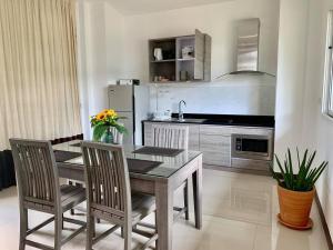 Køkken eller tekøkken på Private Pool Villa at Nai Harn 2 bedroom