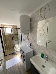 Ванна кімната в Alkaya apart