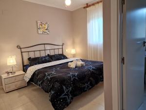 Posteľ alebo postele v izbe v ubytovaní Riumar "Conchita", 200m to beach, private pool, On-Site-Service, dog beach
