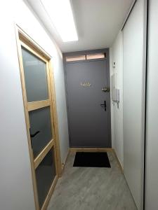 Ein Badezimmer in der Unterkunft FREDANNE, appartement moderne wifi, fibre à 100m de la plage