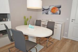 Photo de la galerie de l'établissement Ferienwohnung zur Seeseite _ 200 m, à Damp