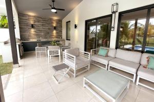 Gallery image of Laguna Lake House - Private Pool - Sleeps 12 - Elegant in Playa Blanca