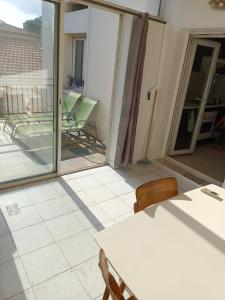 Zdjęcie z galerii obiektu LA VILLA NESSIRAH w Fréjus