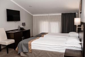 Postel nebo postele na pokoji v ubytování Optima Collection Park Hotel Ivano-Frankivsk