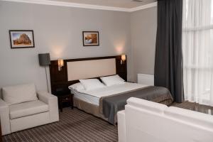 Postel nebo postele na pokoji v ubytování Optima Collection Park Hotel Ivano-Frankivsk