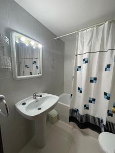 A bathroom at Alpen1 Europeñiscola