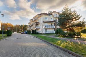 a building on the side of a road at Jantar Apartamenty - Spacerowa 38 in Grzybowo