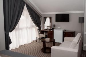 TV a/nebo společenská místnost v ubytování Optima Collection Park Hotel Ivano-Frankivsk