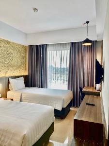 Postel nebo postele na pokoji v ubytování Unisi Hotel Malioboro - Jogja Syariah