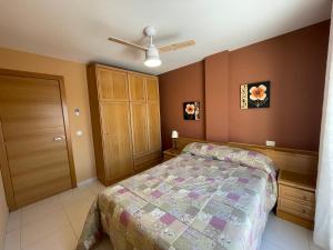A bed or beds in a room at Alpen1 Europeñiscola