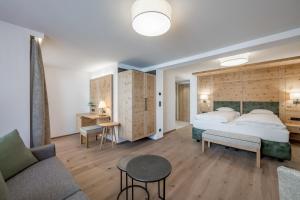 Łóżko lub łóżka w pokoju w obiekcie Hotel Enzian & Apartmenthotel Johannes