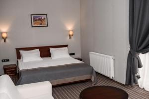 Postel nebo postele na pokoji v ubytování Optima Collection Park Hotel Ivano-Frankivsk