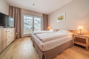 Łóżko lub łóżka w pokoju w obiekcie Hotel Enzian & Apartmenthotel Johannes