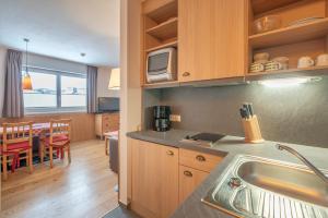 Kuchnia lub aneks kuchenny w obiekcie Hotel Enzian & Apartmenthotel Johannes