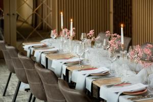 Um restaurante ou outro lugar para comer em CALVARY Hotel & Restaurant Vilnius