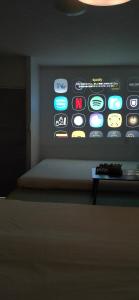 TV a/nebo společenská místnost v ubytování Hostel Belle Via Tokyo