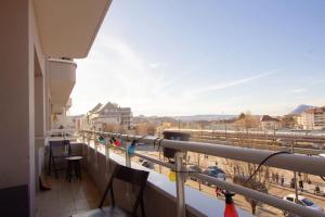 a balcony with a view of a city at Appartement T3 70m2 lumineux proche de la gare in Annecy