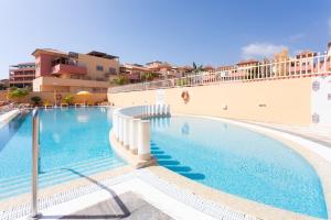 Bazén v ubytovaní EDEN RENTALS Duke Ocean Views with AC alebo v jeho blízkosti