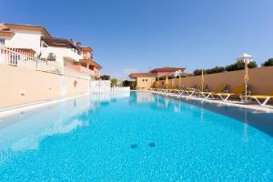 Bazén v ubytovaní EDEN RENTALS Duke Ocean Views with AC alebo v jeho blízkosti
