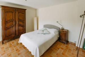 Giường trong phòng chung tại Villa Balleti - private pool with a view