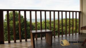 Rõdu või terrass majutusasutuses Giman Free Beach Resort
