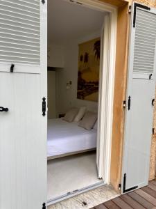 Posteľ alebo postele v izbe v ubytovaní Cannes - L'Oustaou