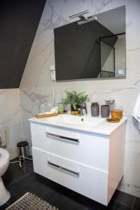 O baie la Cez A-Frame +32 fotografii
