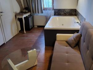 a living room with a couch and a bath tub at Villa Ca' Viola Rimini in Rimini