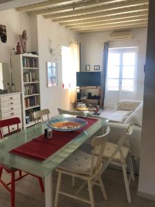 a kitchen and living room with a table and chairs at The Best Town View in Mýkonos City
